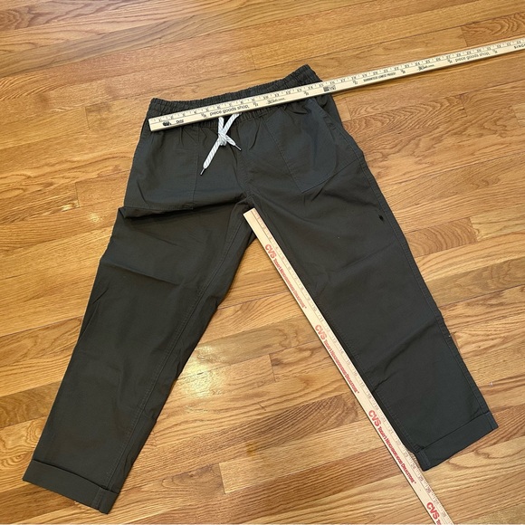 NWOT Vuori Ripstop Pants in Dark Oregano. Size Medium. Lightweight - Picture 9 of 10